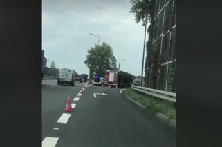 Tychy: Ciężarówka uderzyła w bariery na DK1! Na miejscu helikopter LPR-u [ZDJĘCIE]