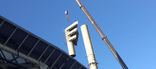 Rzeszów: Po 46 latach ze Stadionu Miejskiego znikają jupitery. To koniec pewnej epoki!