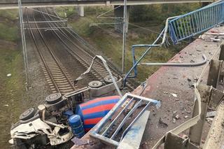 Gdańsk: Ciężarówka spadła z wiaduktu: Jest jedna ofiara. Zobacz zdjęcia