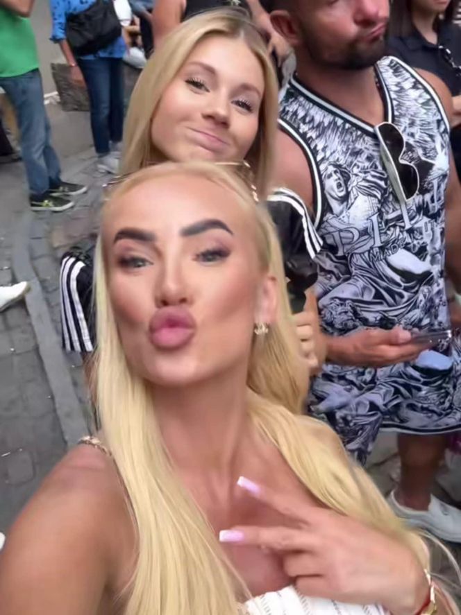 Gwiazda Królowych Życia ruszyła na podbój USA! Tak się bawi z mężem i córką