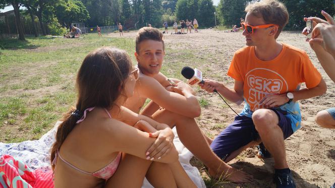 Szaleństwo w wodzie i na lądzie. Patrol ESKA Summer City wpadł na plażę do Piecek [WIDEO, ZDJĘCIA]