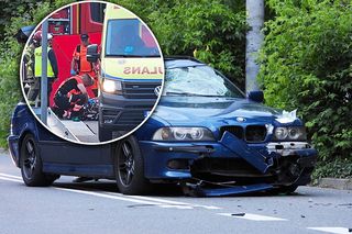 Pruszków. Wpadł hulajnogą pod BMW przed szpitalem. 21-latek w stanie krytycznym