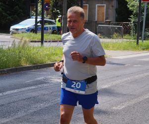 Seniorzy w Bydgoszczy pokazali moc! Blisko setka na starcie pierwszego Biegu Seniora