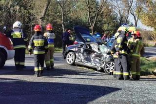Pościg w Śląskiem! Nissan wjechał w autobus z dziećmi. Dramatyczne chwile