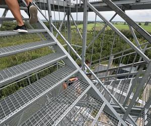   To najwyższa wieża widokowa w warmińsko-mazurskim. Trzeba pokonać niemal 200 schodów. Zobacz zdjęcia