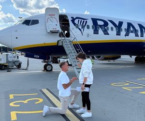 Oświadczyny na płycie Kraków Airport