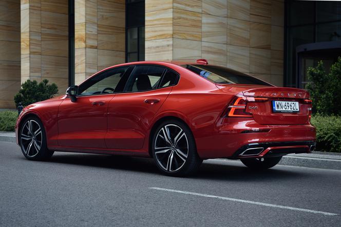 Volvo S60 T5 R Design First Edition