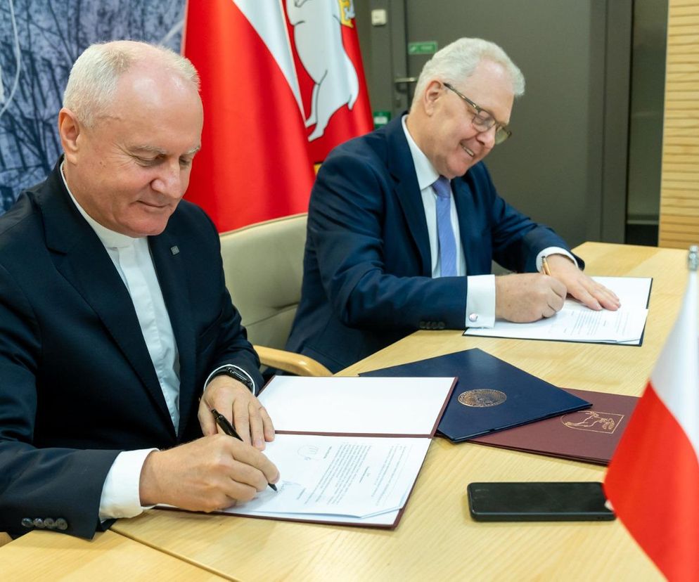 Podpisanie porozumieniu między marszałkiem województwa lubelskiego a rektorem KUL.