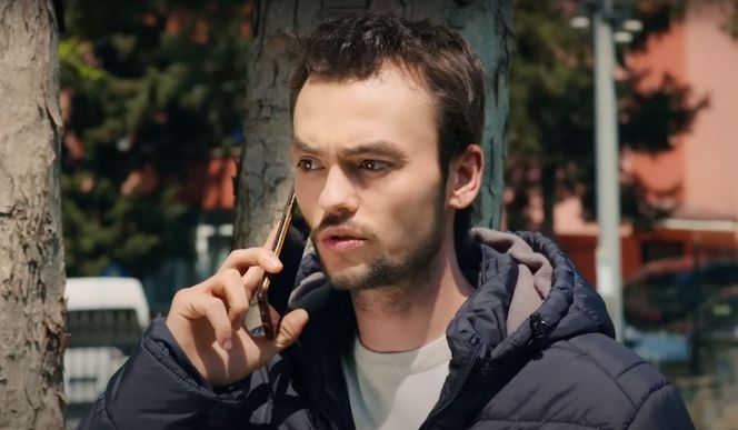 Ege śledzi Melis i dla zmyłki proponuje jej natychmiastowy ślub.