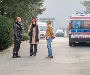 Na sygnale, odc. 700. Wanda (Anna Lemieszek), Benio (Hubert Jarczak), Basia (Anna Wysocka)