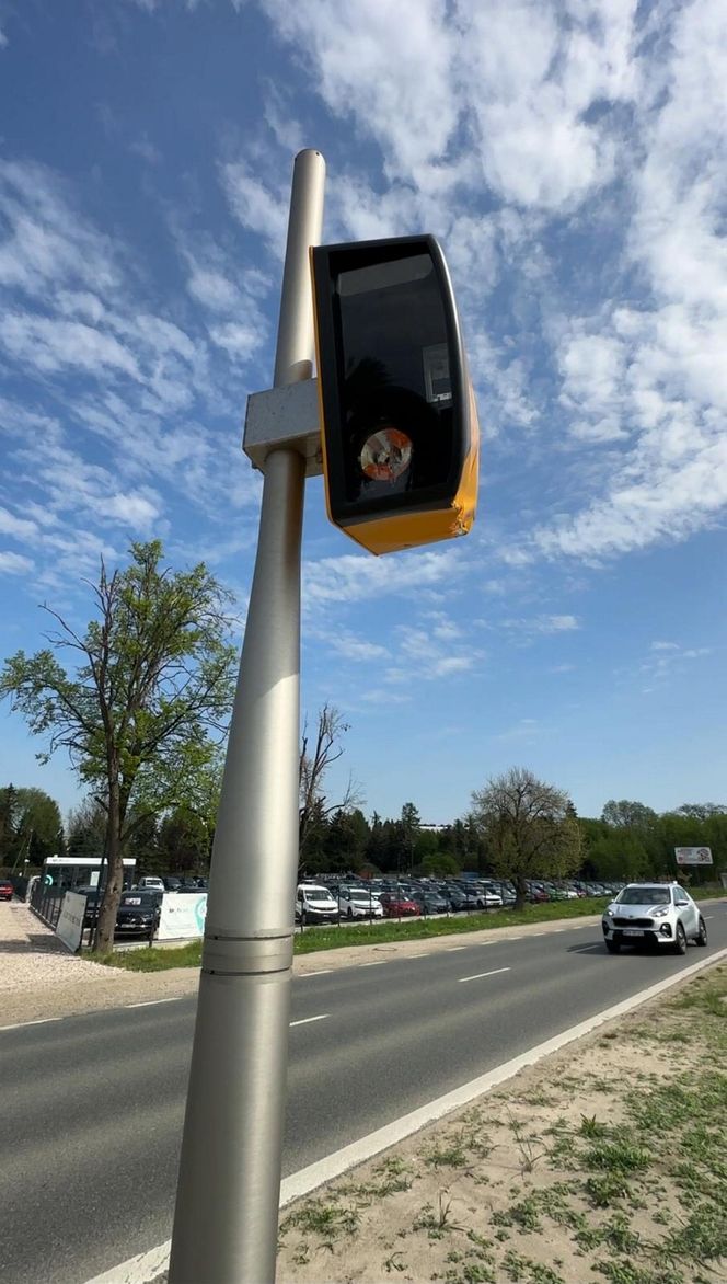 "Ulubiony" fotoradar warszawskich kierowców ponownie zniszczony. Działał 24 godziny