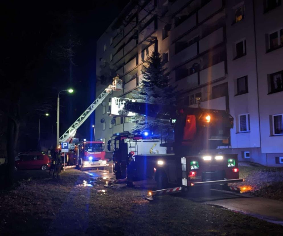 Wielki pożar w Jaworznie. Ewakuacja blisko sto osób