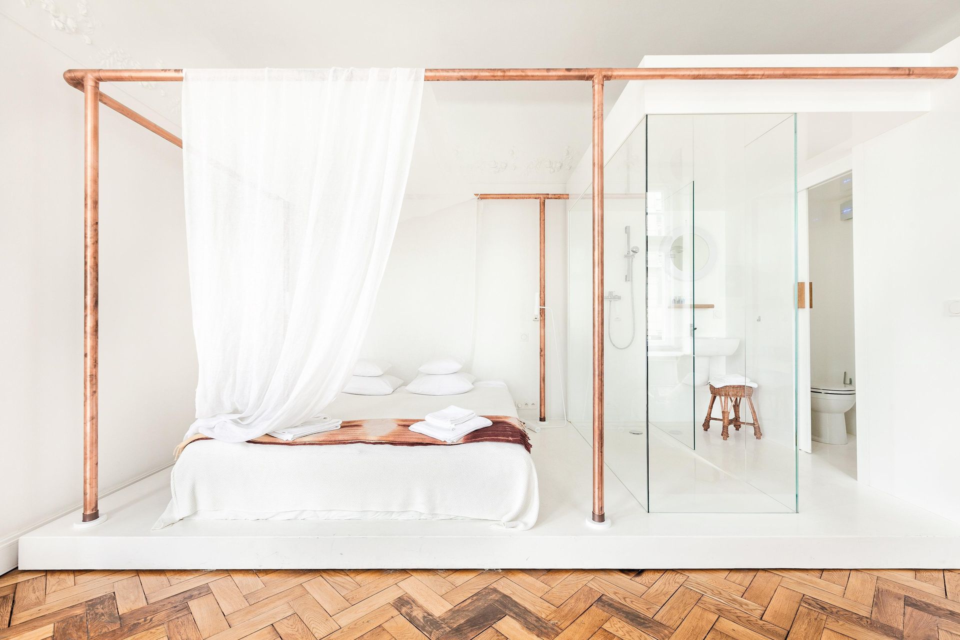 Mobilne łazienki w hotelu Autor Rooms