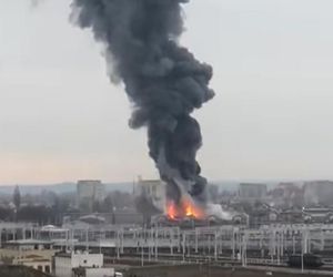 Potężny pożar zabytkowej hali w Gdańsku. Wielka chmura dymu w mieście