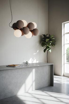 Holly_lampa akustyczna marki Abstracta