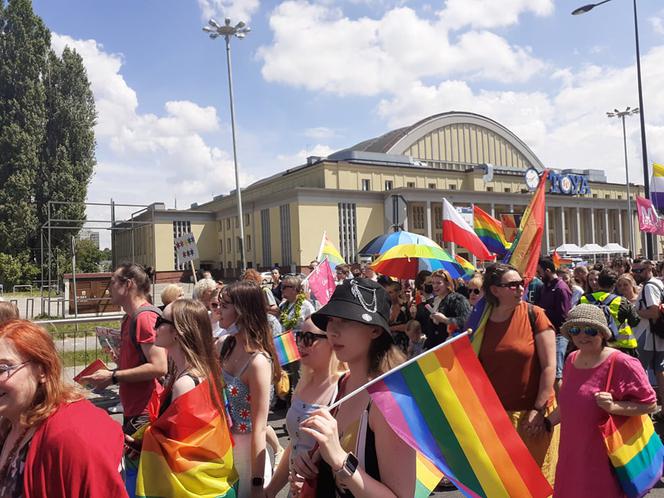 Marsz Równości w Łodzi. Radosny i kolorowy tłum przeszedł przez miasto RELACJA i ZDJĘCIA