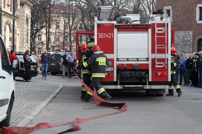 Alarm bombowy w centrum Krakowa. Akcja policji i ewakuacja Galerii Krakowskiej