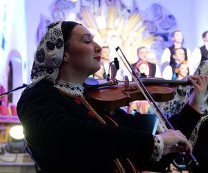 Występ zespołu Mazowsze w Starachowicach