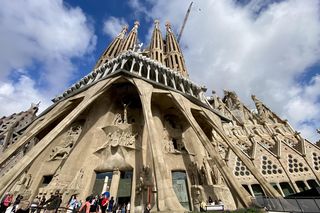 To najwyższy kościół na świecie. Słynny architekt całkowicie zmienił jego koncepcję i poświęcił jej resztę życia