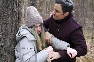 Barwy szczęścia, odcinek 2818. Zbyszek Stawicki (Piotr Borowski), Kama (Natalia Jędruś) 