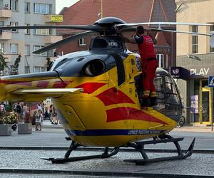 Mężczyzna nagle zasłabł i upadł. Ratownicy stoczyli heroiczną walkę o jego życie