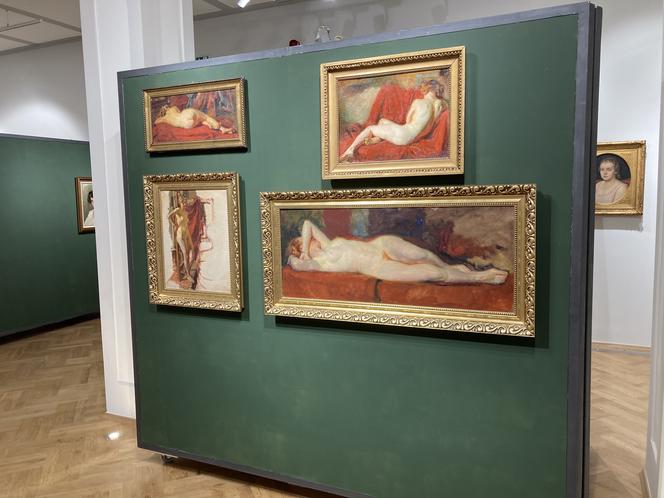 Wystawa obrazów Bolesława Barbackiego "Jej portret" w Muzeum Okręgowym w Nowym Sączu