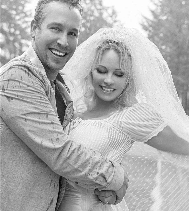Pamela Anderson znów wyszła za mąż! Za swojego ochroniarza
