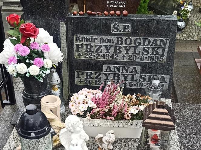 Rocznica śmierci Ani Przybylskiej. Wzruszający symbol na jej grobie.