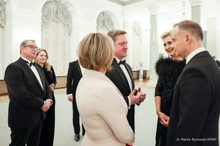 Agata Duda w piórach na noworocznym spotkaniu