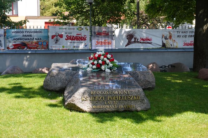 Nagrobek księdza Jerzego Popiełuszki
