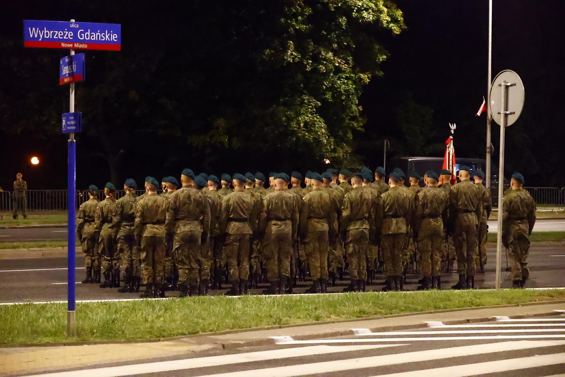Święto Wojska Polskiego. Nocna próba przed defiladą