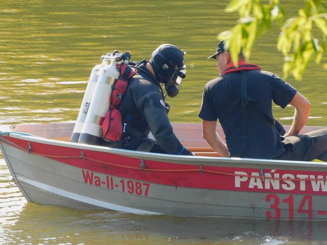 Utonął podczas próby przepłynięcia Jeziorka Czerniakowskiego. Po tragicznej śmierci służby szukają kolejnej osoby