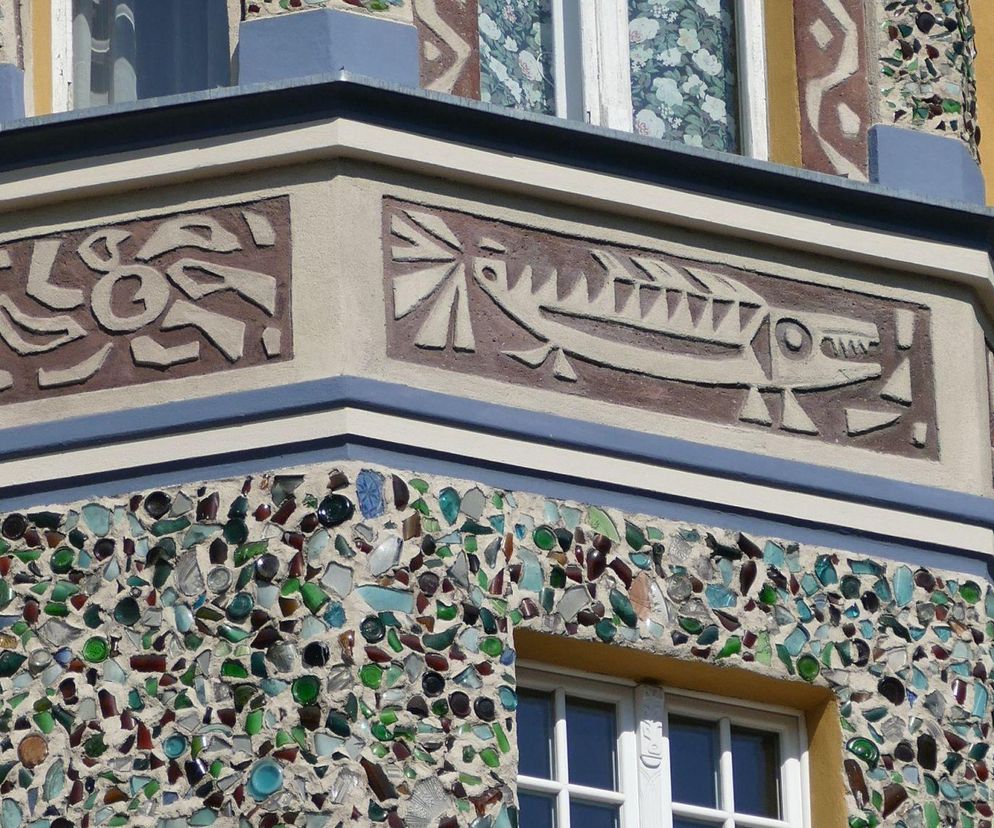 Sgraffito – sztuka w tynku, która opowiada historie na ścianach