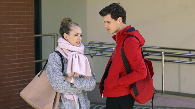 Barwy szczęścia odc. 2020. Oliwka (Wiktoria Gąsiewska), Kacper (Jakub Szlachetka)