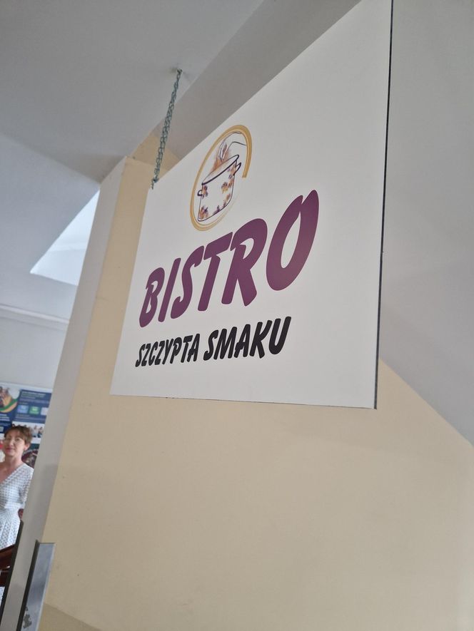 W Urzędzie Miasta Leszna otwarto Bistro Szczypta Smaku. Co można zjeść i za ile?