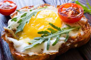 Grzanki z pomidorami i jajami - zaproś przyjaciół na śniadanie