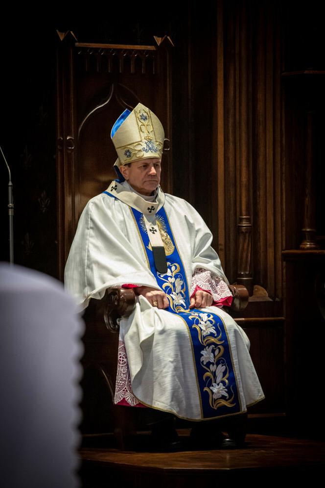 Arcybiskup Tadeusz Wojda zastąpił Głódzia. Kim jest i ile zarobi za posługę w kościele?