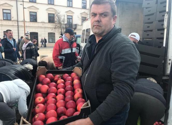 100 jabłek na 100-lecie niepodległości