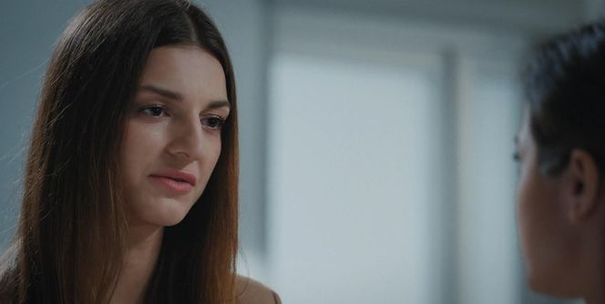 M jak miłość odc. 1887. Kasia (Paulina Lasota), laborantka Anka Sokołowska (Katarzyna Russ)