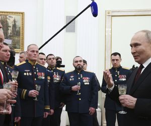 Putin gromadzi sprzęt 50 km od granicy z NATO! Wszystko widać na zdjęciach!