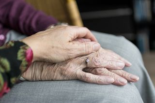 Ilu stulatków mieszka w Toruniu? Mamy dane na temat seniorów rekordzistów!