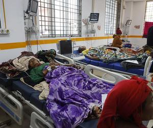 Trzesięnie ziemi w Nepalu. Policja: Ponad 100 ofiar śmiertelnych, setki rannych [ZDJĘCIA]