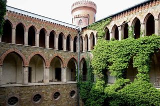 Ten bajkowy pałac to perła na skalę europejską. Znajduje się na Dolnym Śląsku!