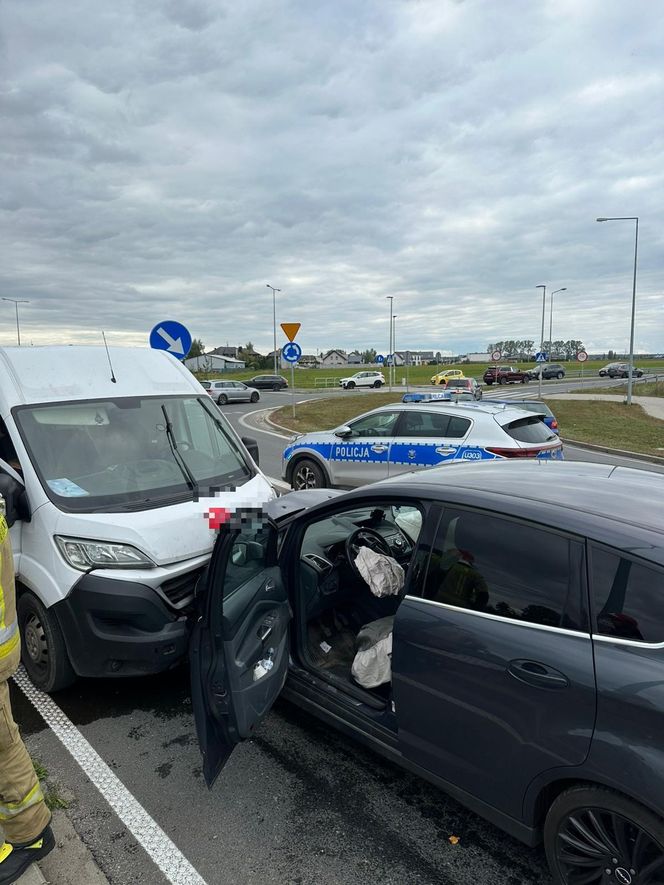 Czołowe zderzenie w Święciechowie. Jedna osoba zabrana do szpitala
