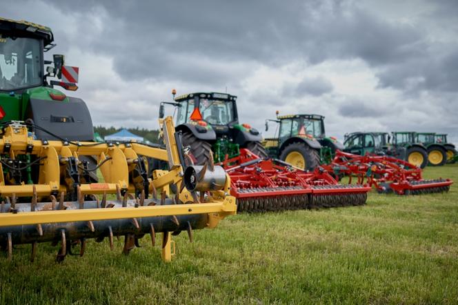 Agro-Sieć organizowała dużą imprezę. Nowy sprzęt rolniczy zrobił wrażenie