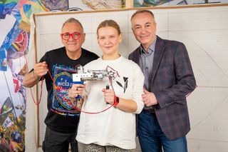 Wyjątkowy dywan trafił na aukcję WOŚP. Tkali go lekarze i Jurek Owsiak 