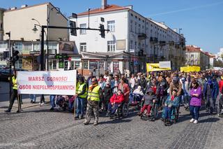 Marsz Godności Osób Niepełnosprawnych w Białymstoku. Ponad tysiąc osób przeszło ulicami miasta