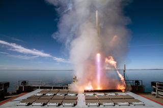 Start rakiety z niemieckiej fregaty F220 Hamburg
