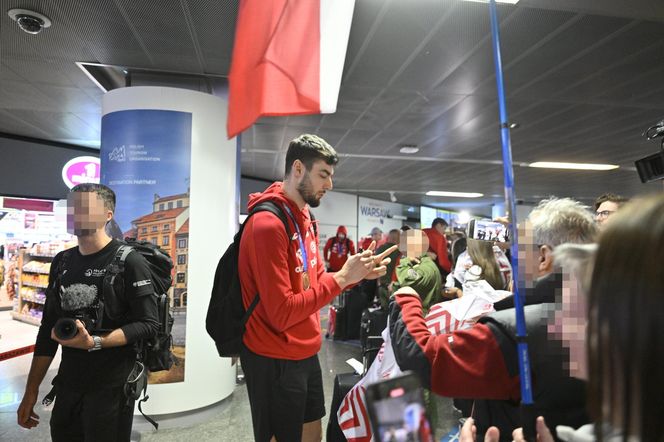 Kibice w szoku! Czekali na siatkarzy, a tu nagle wyszli polscy złoci medaliści