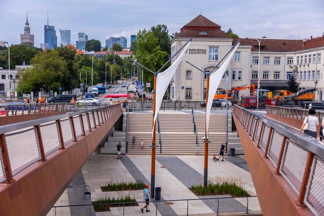 Budowa przejścia dla pieszych przez Wisłostradę w Warszawie